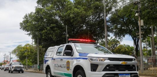 Juntos pela Segurança: governadora Raquel Lyra reforça segurança pública com entrega de R$ 73 milhões em armas, viaturas e helicóptero