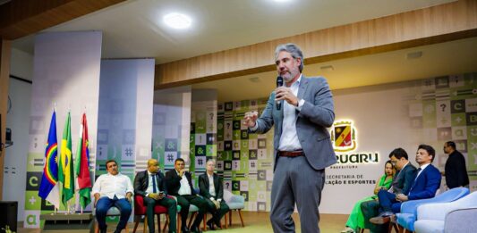 Fernando Monteiro destaca avanço das cotas de gênero e defende proteção ao mandato feminino em Congresso Nacional de Vereadores
