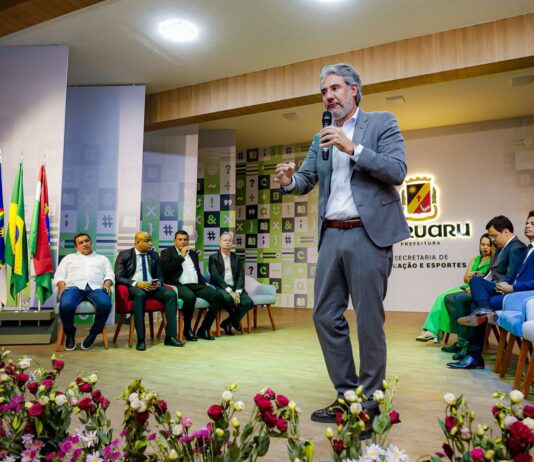 Fernando Monteiro destaca avanço das cotas de gênero e defende proteção ao mandato feminino em Congresso Nacional de Vereadores