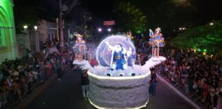 Desfile Natalino de Gravatá celebra a magia do Natal nordestino e encanta o público na estreia