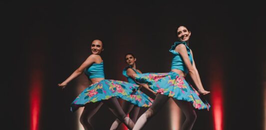 Mostra Tua Dança celebra sua quinta edição com o espetáculo “Muito Além de Nós”