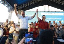 Fernando Monteiro articula retomada de obra e participa da entrega de 902 casas em Serra Talhada