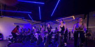 Spinning: treino intenso, motivador e de baixo impacto que acelera a queima calórica e fortalece o corpo