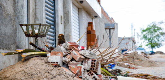 Prefeitura de Caruaru orienta sobre descarte correto de resíduos da construção civil durante reformas