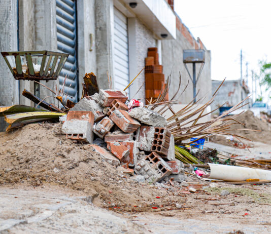 Prefeitura de Caruaru orienta sobre descarte correto de resíduos da construção civil durante reformas