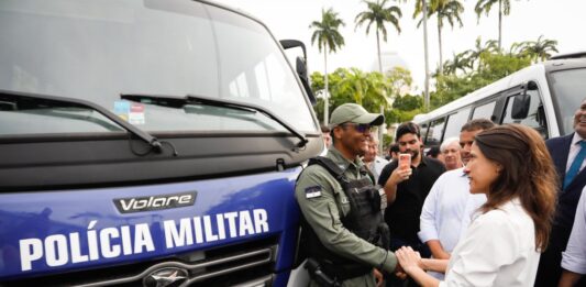 Governadora Raquel Lyra entrega viaturas, armamentos e equipamentos para forças policiais