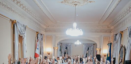 Raquel Lyra tem 28% e João Campos 26% na espontânea, com 36% ainda indecisos em Pernambuco