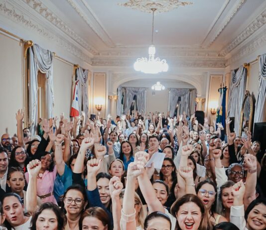 Raquel Lyra tem 28% e João Campos 26% na espontânea, com 36% ainda indecisos em Pernambuco