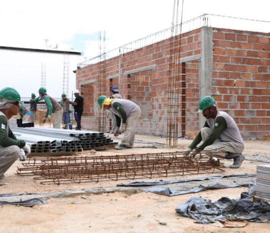 Setores de Serviços e Construção Civil impulsionam geração de empregos em Pernambuco em fevereiro de 2026