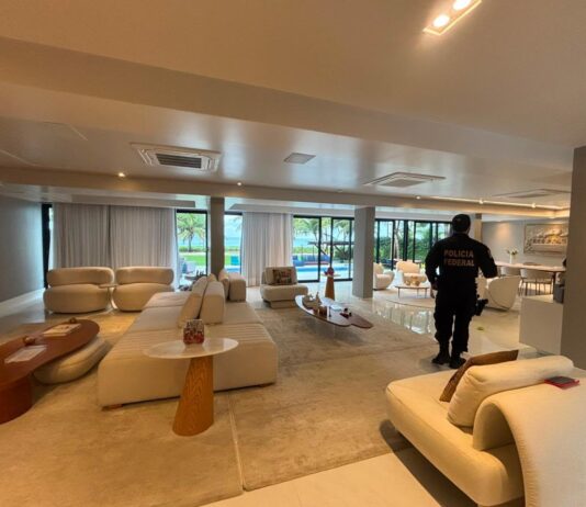 Polícia Federal faz operação e investiga suspeita de corrupção e fraude em licitação da Prefeitura do Recife