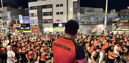 Aulão de Dubai Dance inspirado em Léo Santana movimenta academia em clima de São João