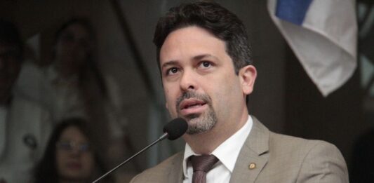 Felipe Alecrim apresenta projeto para retirar dependentes químicos das ruas e ampliar tratamento