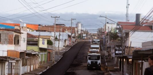 Parceria entre Prefeitura de Caruaru e Governo de Pernambuco garante novas ruas asfaltadas na cidade