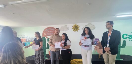 Secretaria de Educação de Caruaru premia professores por experiências inovadoras nas escolas em Tempo Integral
