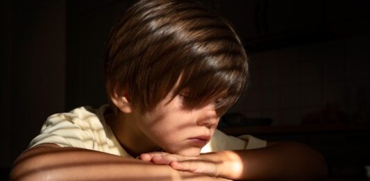 Mudanças de comportamento podem indicar depressão em crianças e adolescentes
